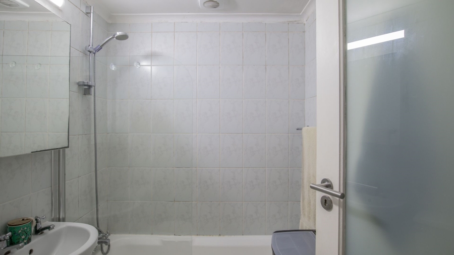To Let 3 Bedroom Property for Rent in Wynberg Upper Western Cape